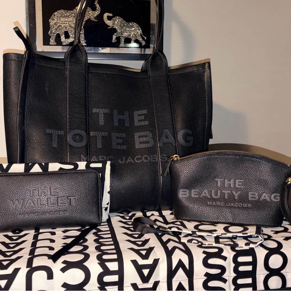 (SOLD) Marc Jacobs Elegant Black Tote Set